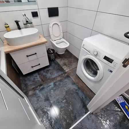 поруч залізничного вокзалу