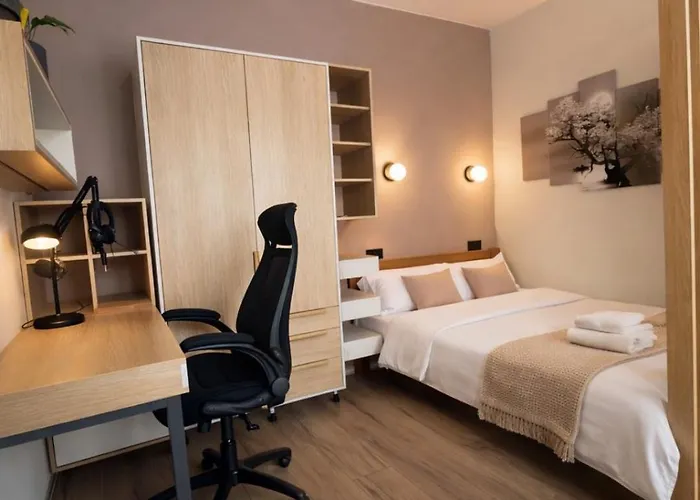 поруч залізничного вокзалу Львов