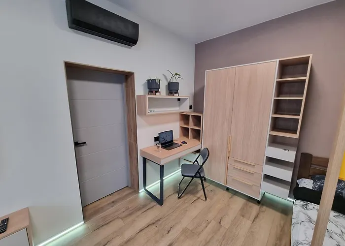 поруч залізничного вокзалу * Львов