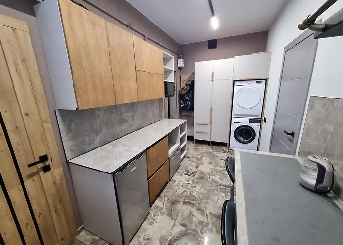 поруч залізничного вокзалу Apartamento Lviv