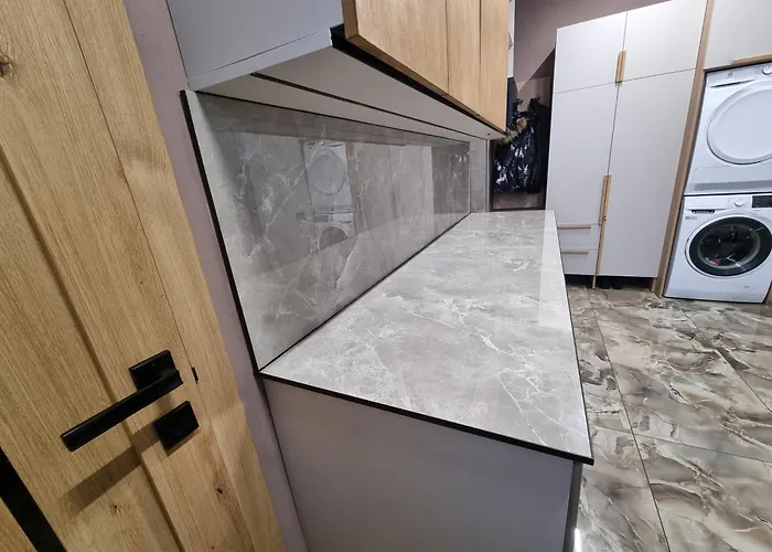 поруч залізничного вокзалу *