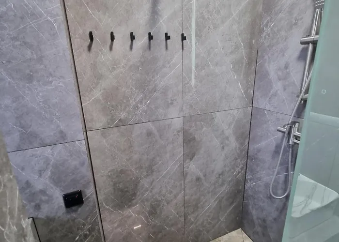 поруч залізничного вокзалу * إلفيف